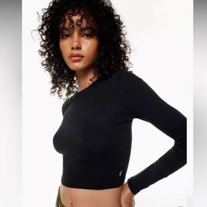 Aritzia TNA black long sleeve crop ribbed shirt size small